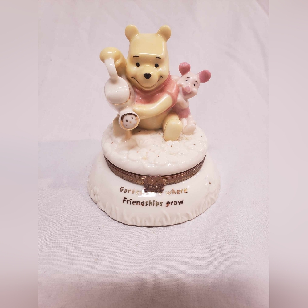 Lenox Disney Poohs Friendship Garden Porcelain Trinket Box